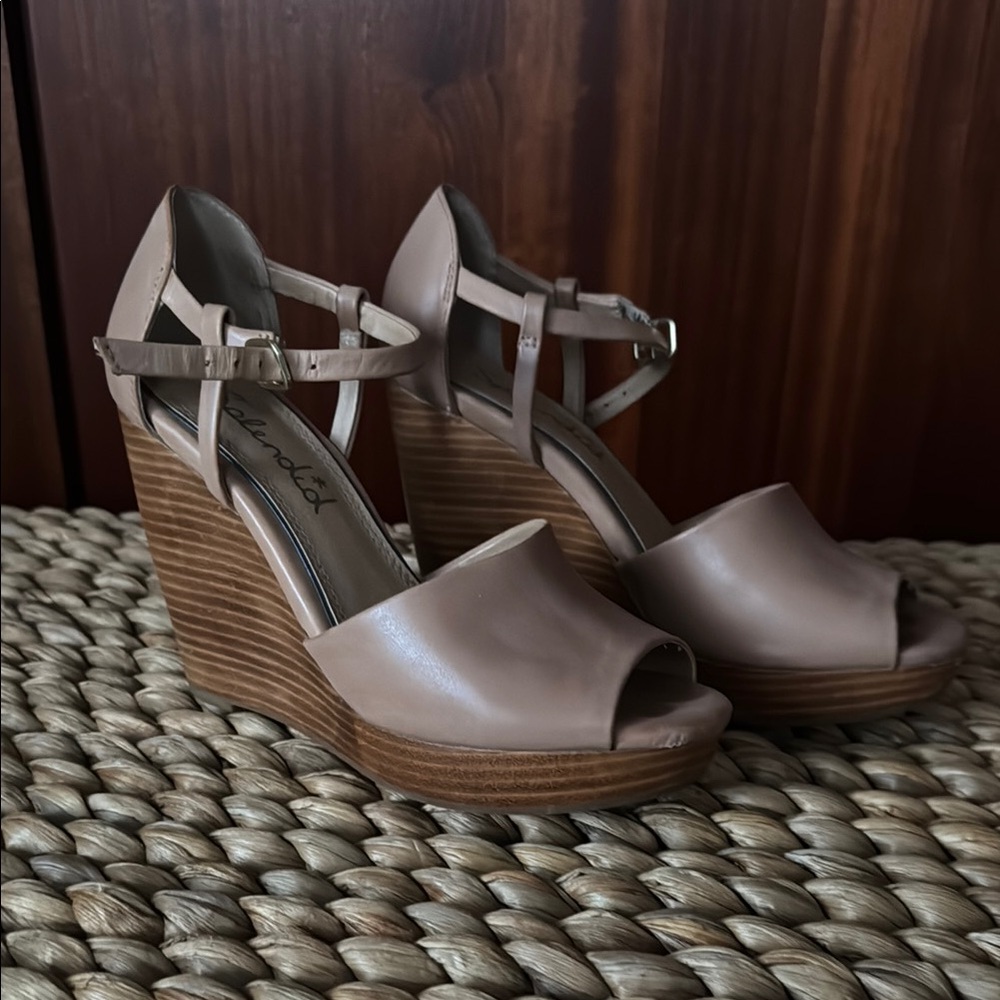 Splendid  Nude/ Tan Wedge Sandals